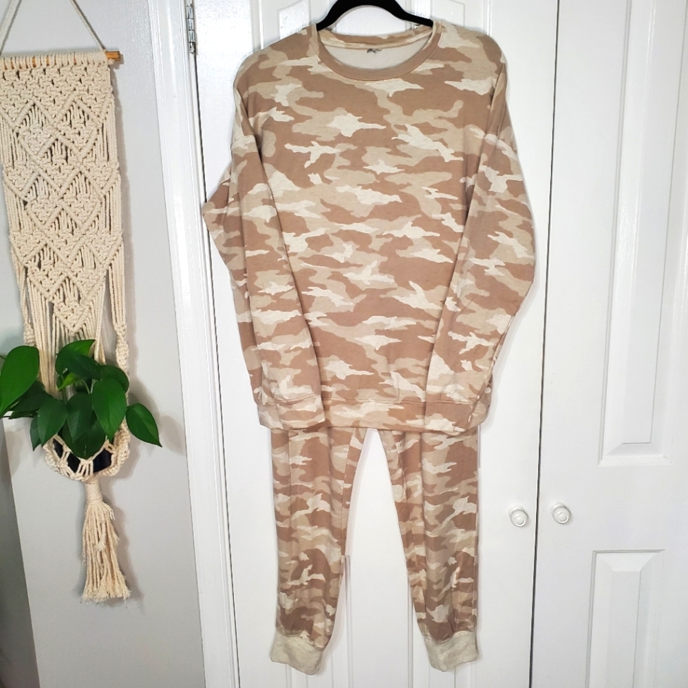 Athleta Camo Jogger Sweat Set Beige and Grey - Medium